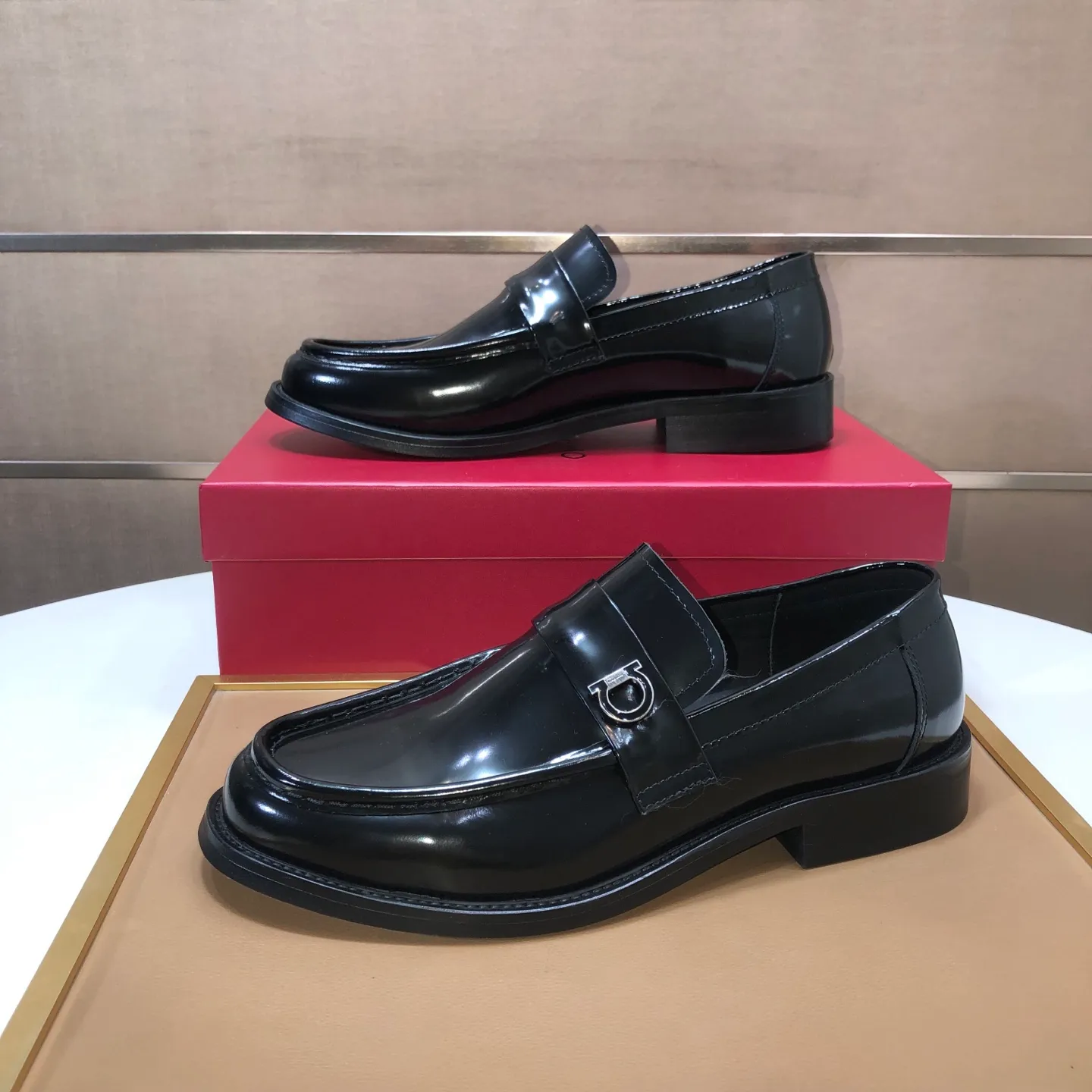 Men's shoes 💰540💰 [Ferragamo/Ferragamo] The latest model from the counter. Original imported high-quality cowhide with open sides + imported 🐂 cowhide lining + original luxury metal buckle + original combination outsole. Comparison is stress-free 38–45 (45 is custom-made and cannot be returned or exchanged)
